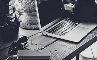 体育赛事-巴萨险胜领头羊触底反弹了？