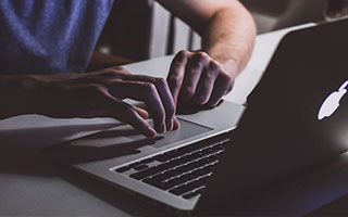 体育赛事-巴萨险胜领头羊触底反弹了？